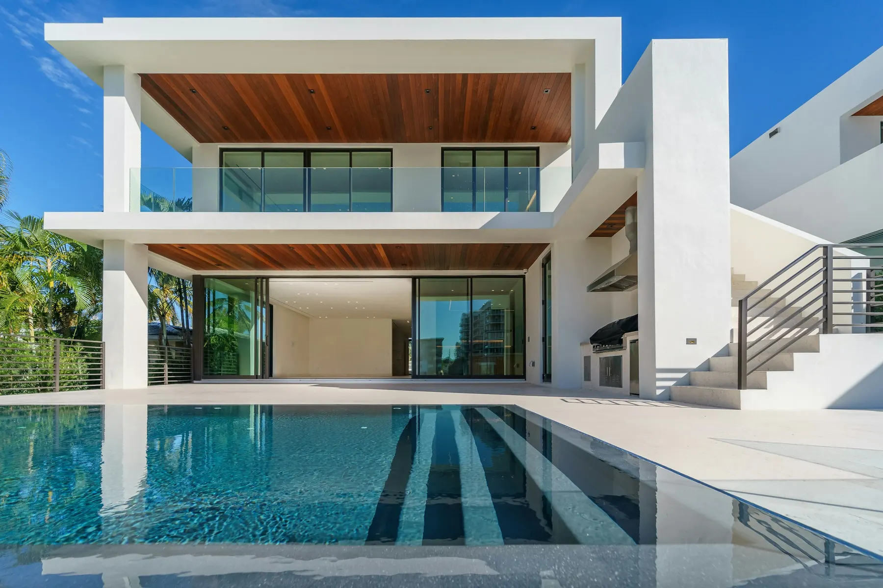 Villa contemporánea con piscina